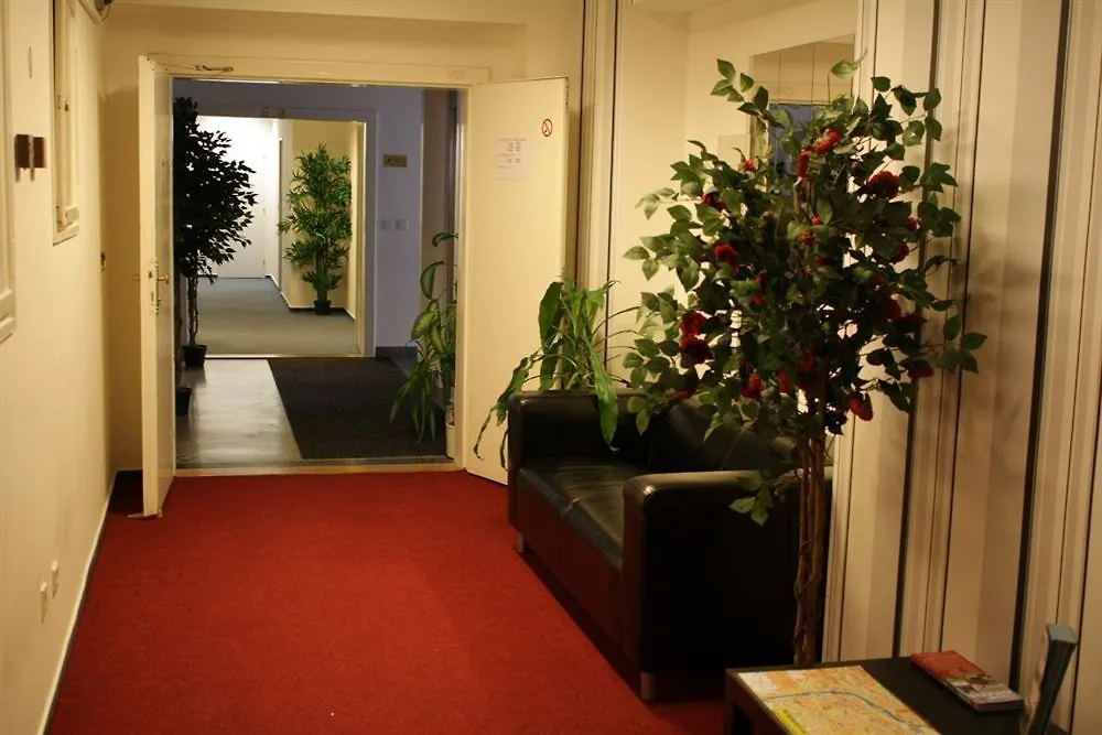 Mai Bohemia Hostel And Apartment Prague