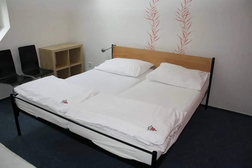 Mai Bohemia Hostel And Apartment 0*, Prague