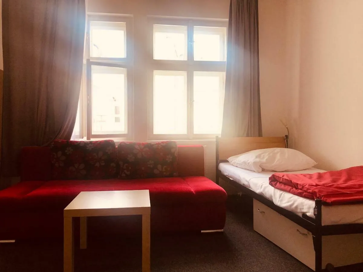Mai Bohemia Hostel And Apartment 0*, Prague