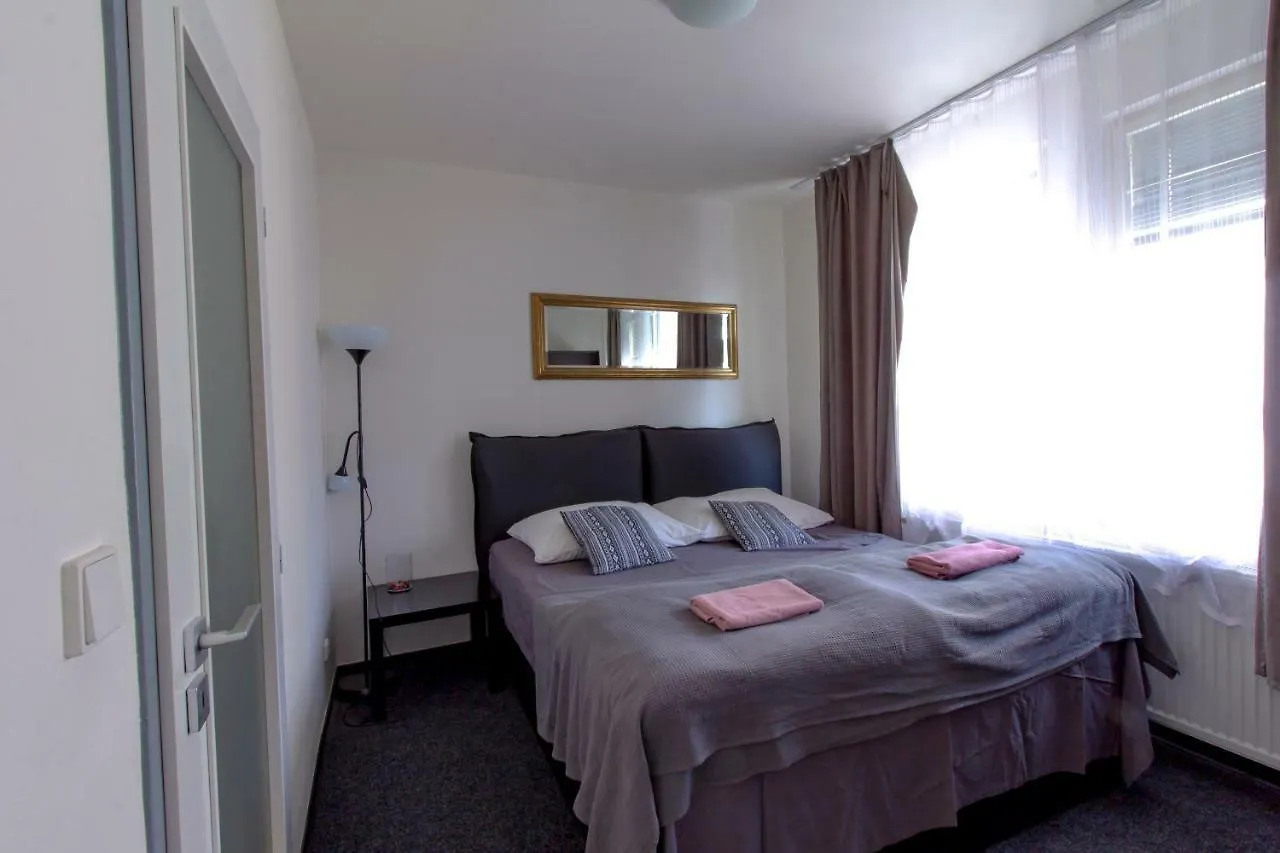 Mai Bohemia Hostel And Apartment Praha